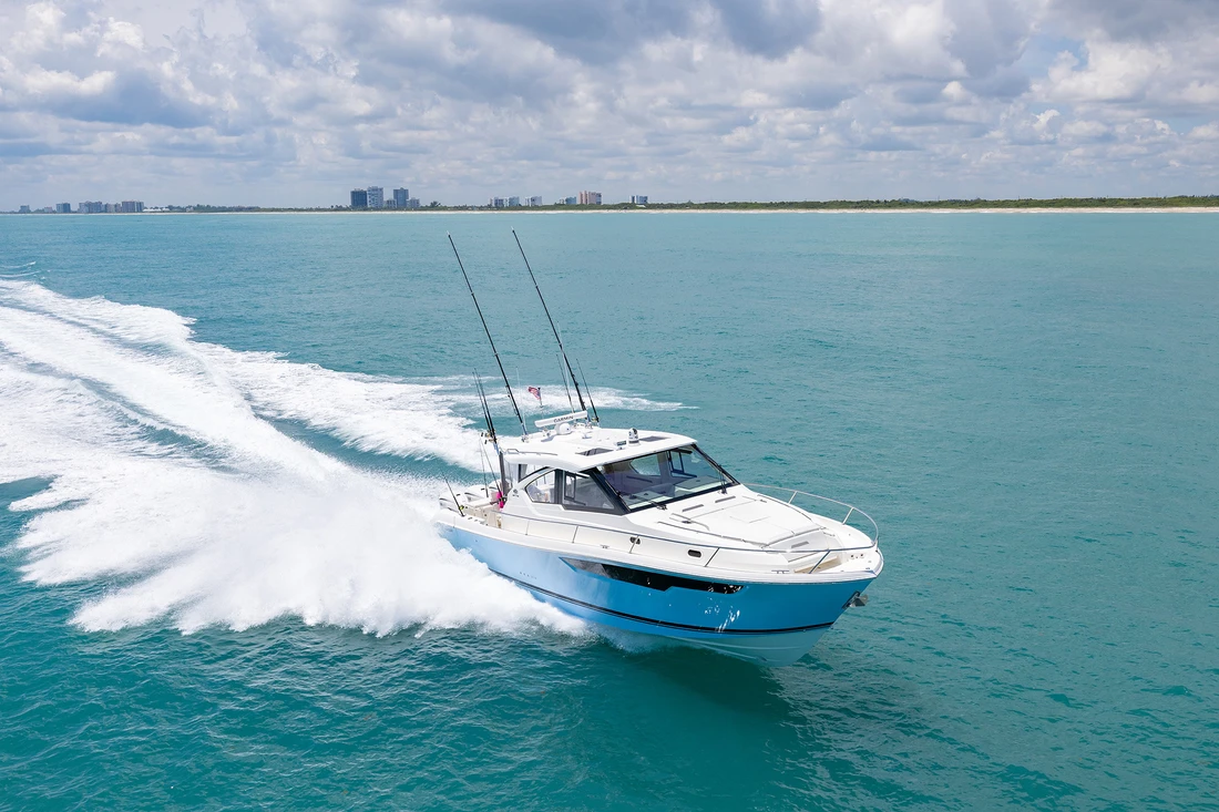 Pursuit Offshore Serisinin Amiral Gemisi